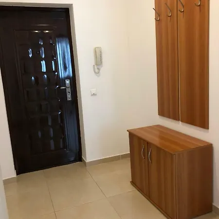 Dyana Red Summerland Apartment *
